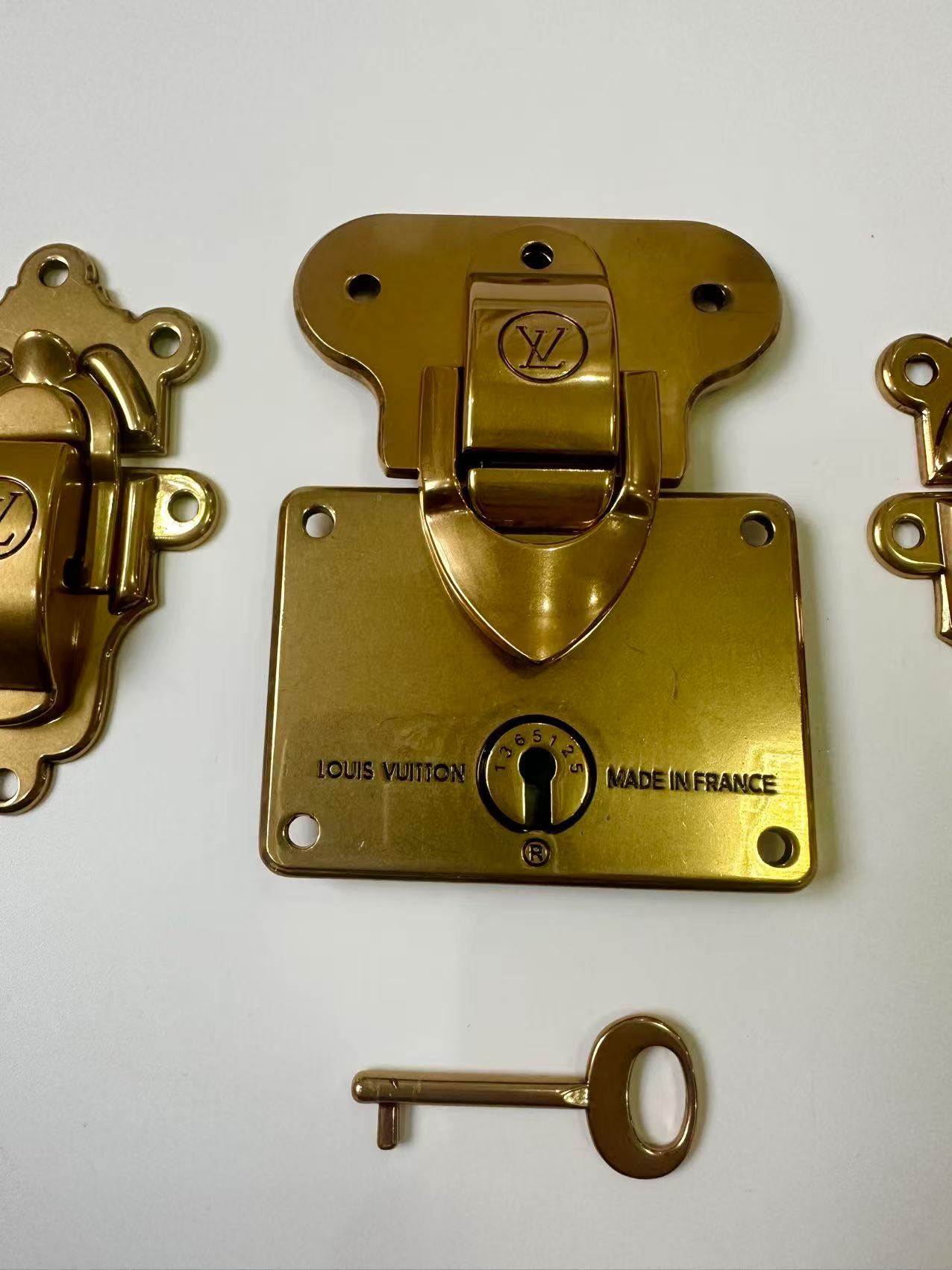 New Best Quality Copper Material LV Locks For Handmade Box ,Bag and Handicraft Goods