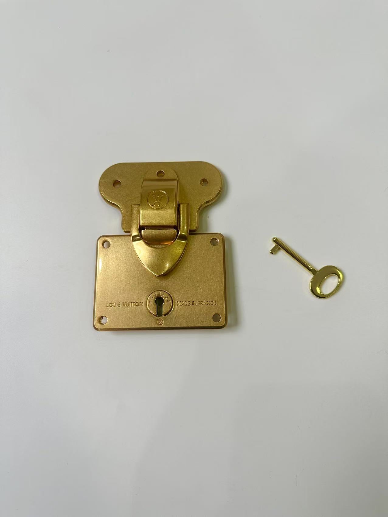 Best Quality Gold Copper Material LV Locks For Handmade Box ,Bag and Handicraft Goods
