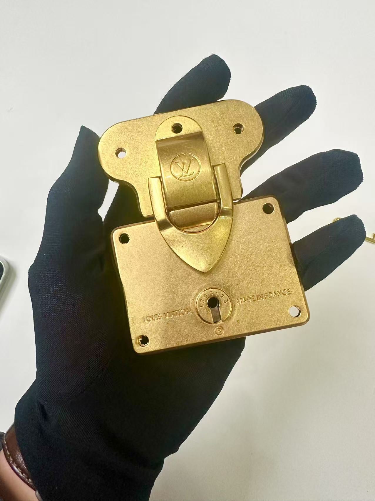 Best Quality Gold Copper Material LV Locks For Handmade Box ,Bag and Handicraft Goods