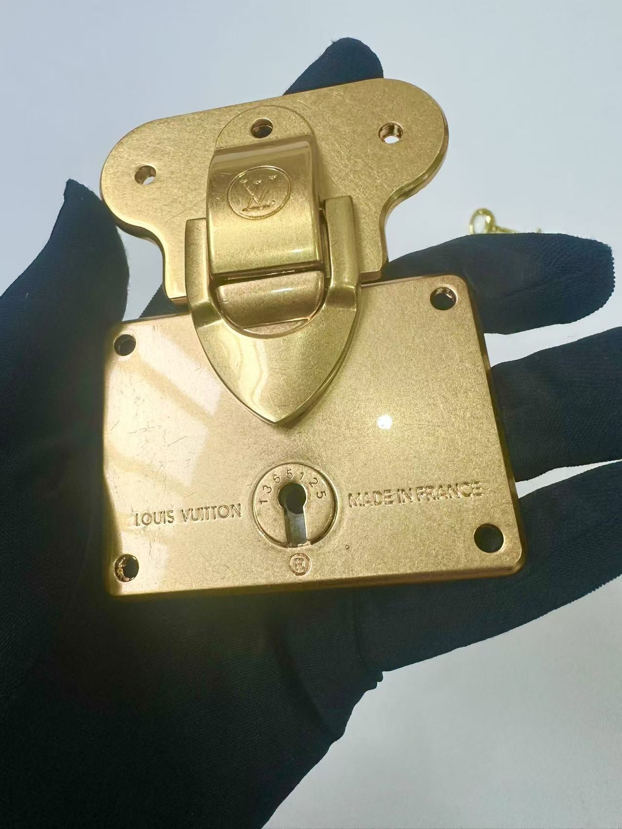 Best Quality Gold Copper Material LV Locks For Handmade Box ,Bag and Handicraft Goods