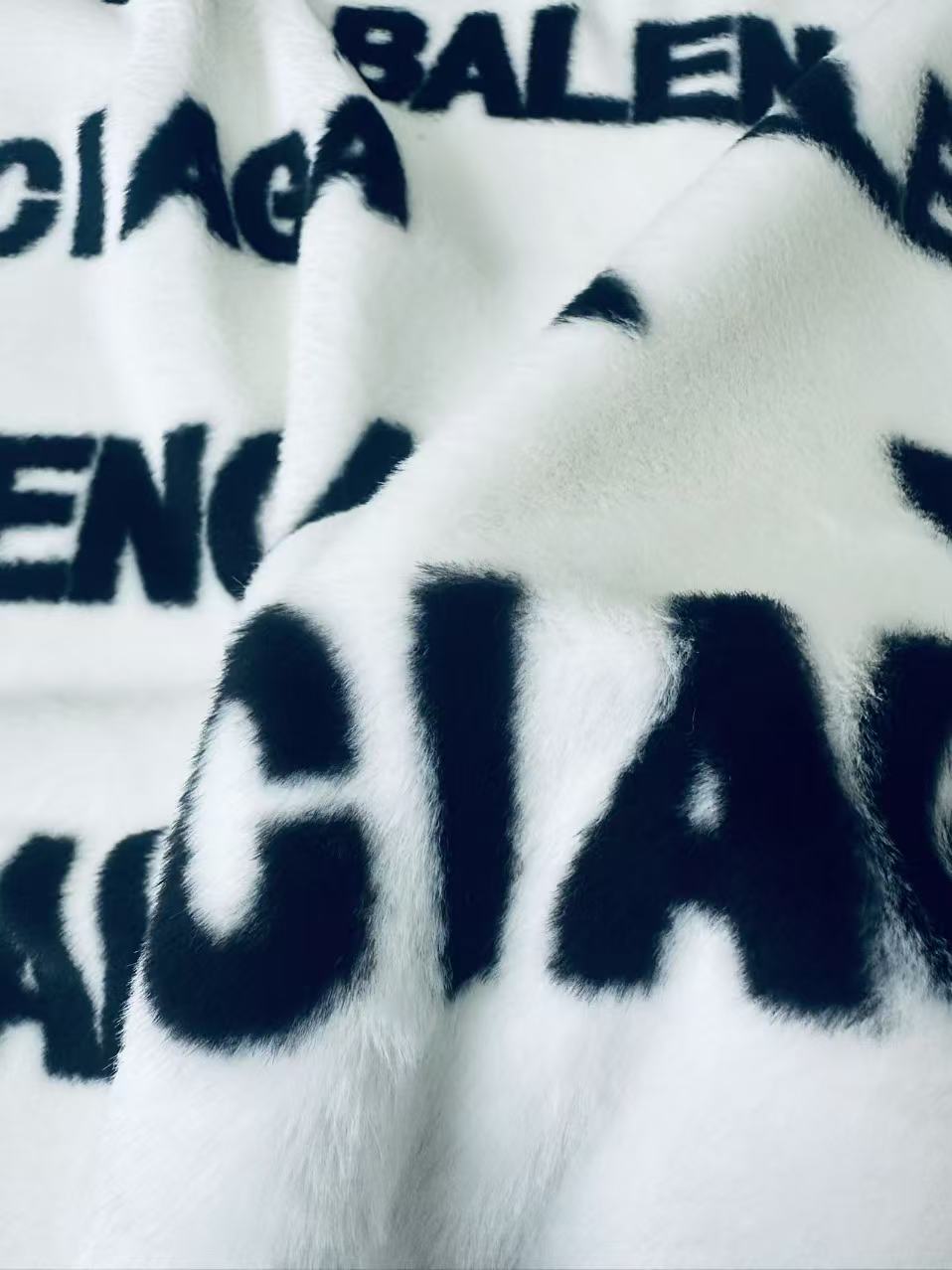 Craft Balenciaga Soft Bunny Fur ,Rabbit Mink ,Faux Fur Fabric For Handmade Apparel By Yard(White)