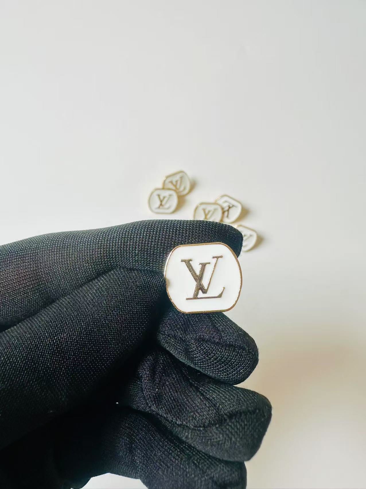 New 1 PC 18MM LV Handicraft Button Metal Material For Apparel(White)