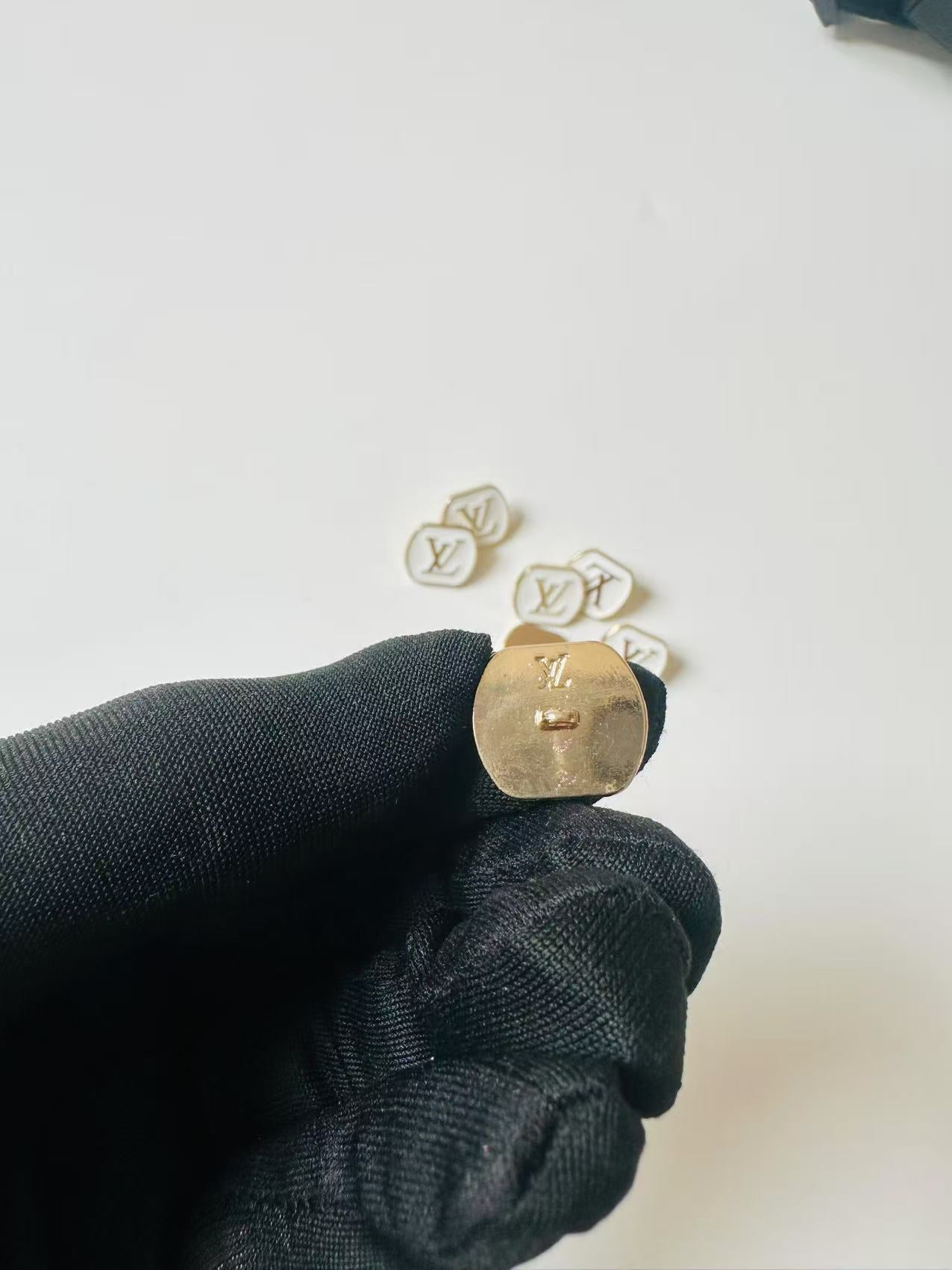 New 1 PC 18MM LV Handicraft Button Metal Material For Apparel(White)