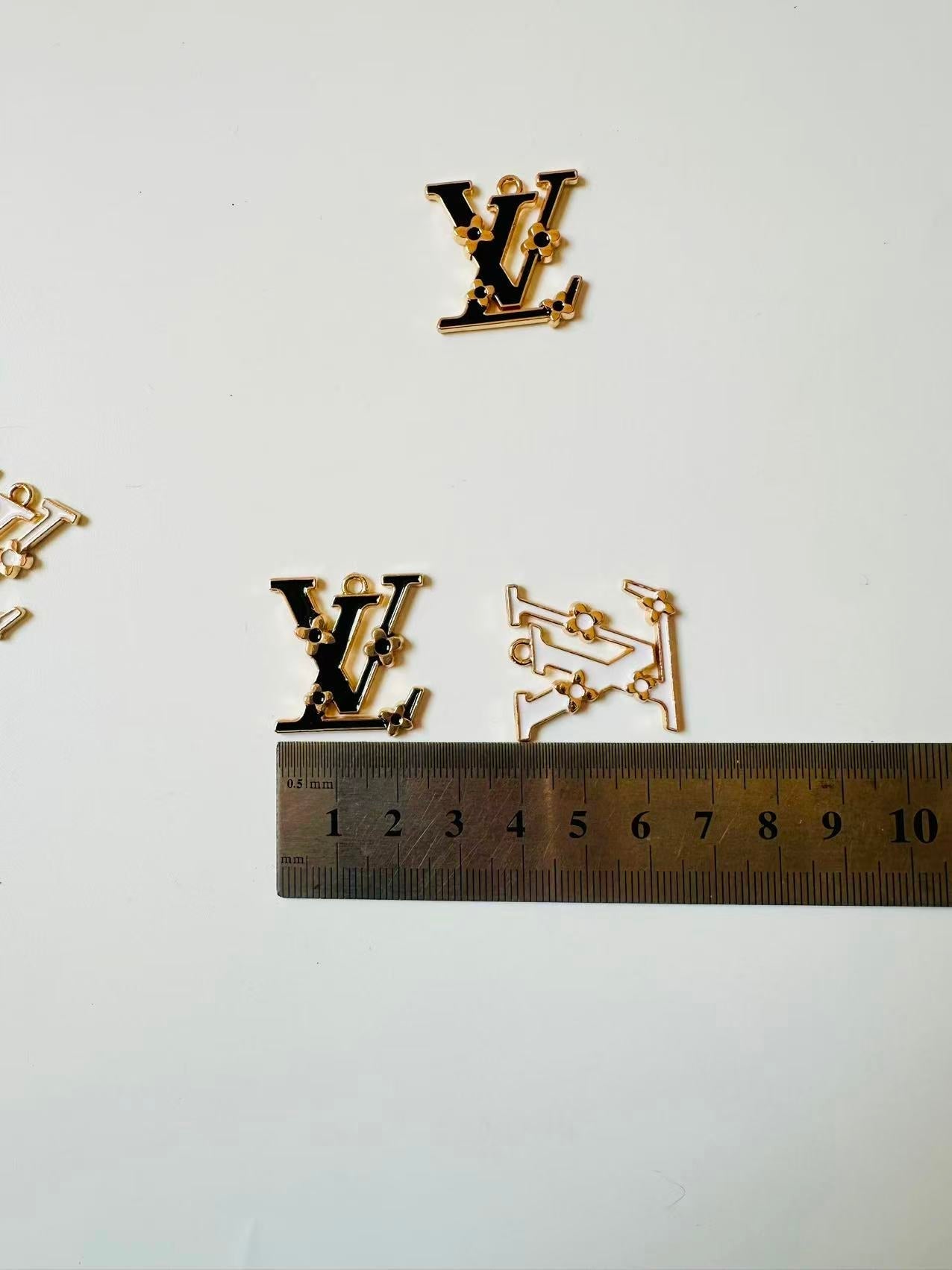 Fashion 2.5CM Size LV Pendant For DIY Handmade Goods 