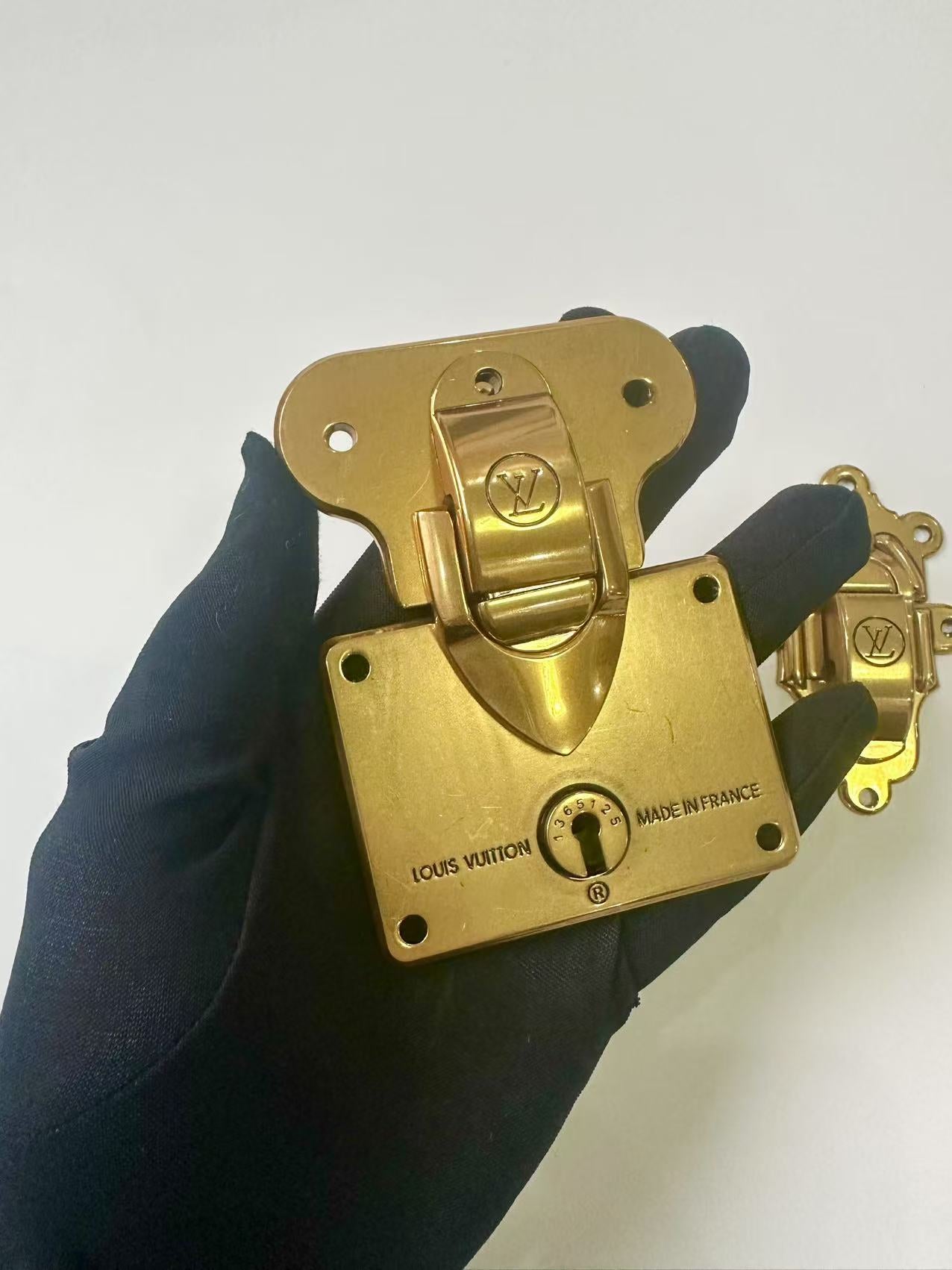New Best Quality Copper Material LV Locks For Handmade Box ,Bag and Handicraft Goods