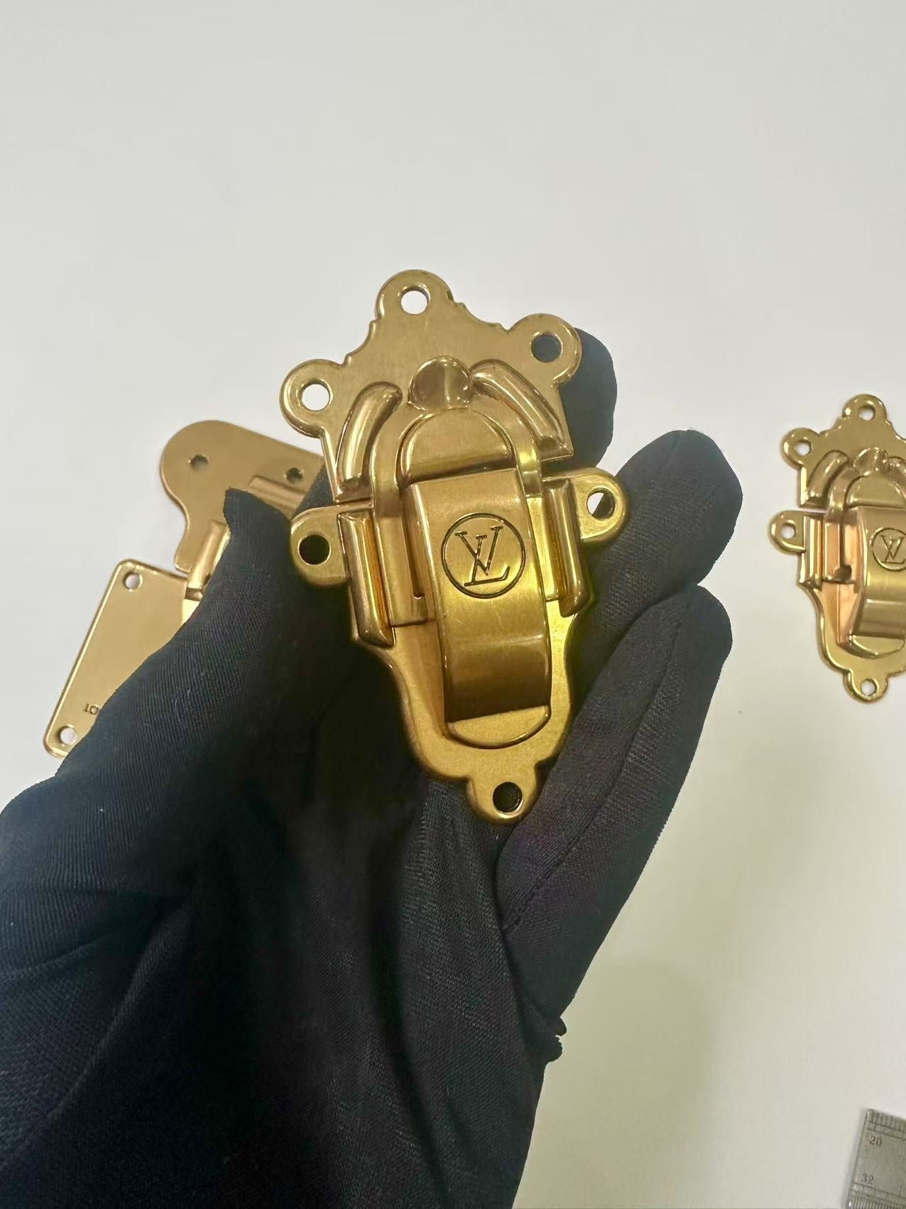 New Best Quality Copper Material LV Locks For Handmade Box ,Bag and Handicraft Goods
