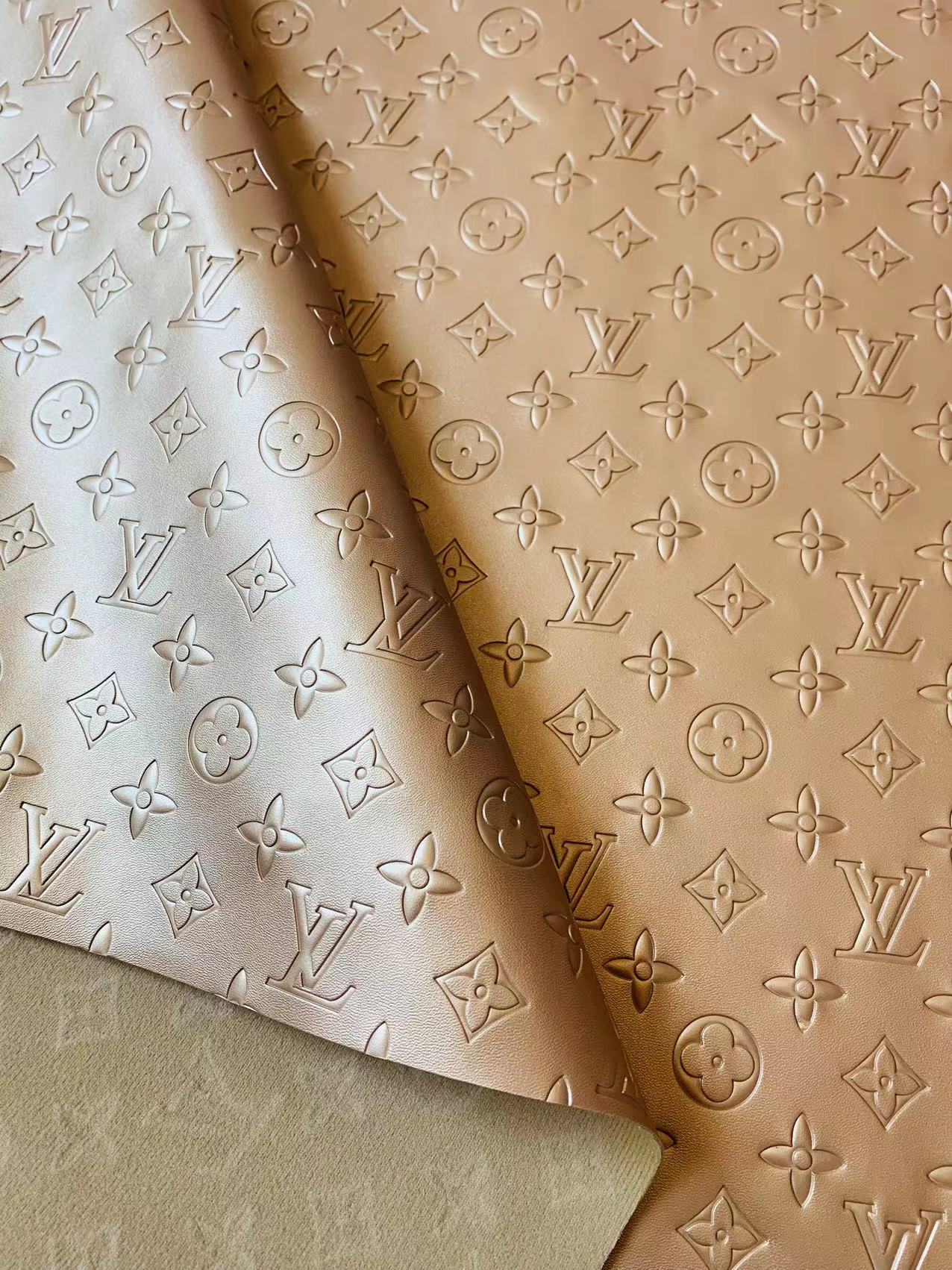 Napa Material Pearlescent Gold Reflective LV Embossed Leather For Handmade Handicraft Goods