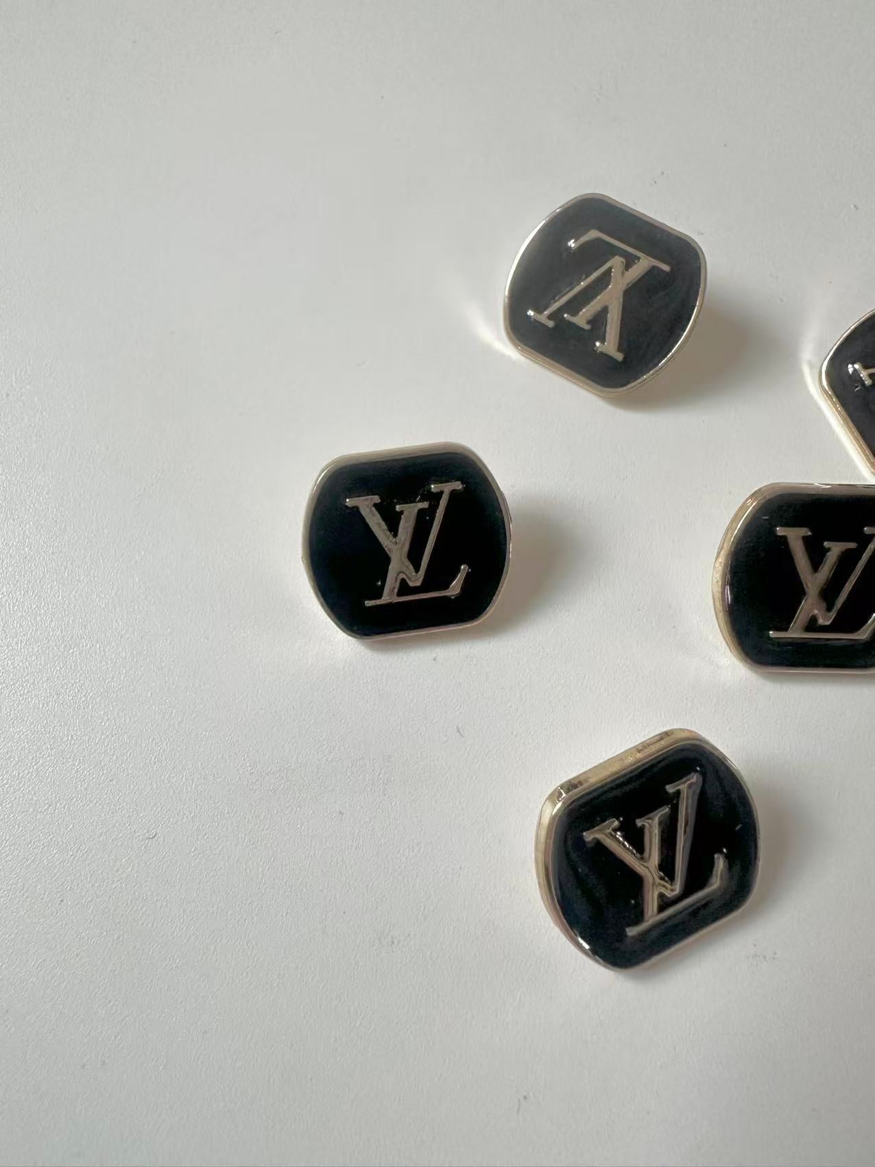 Craft 1 PC 18MM LV Handicraft Button Metal Material For Apparel(Black)