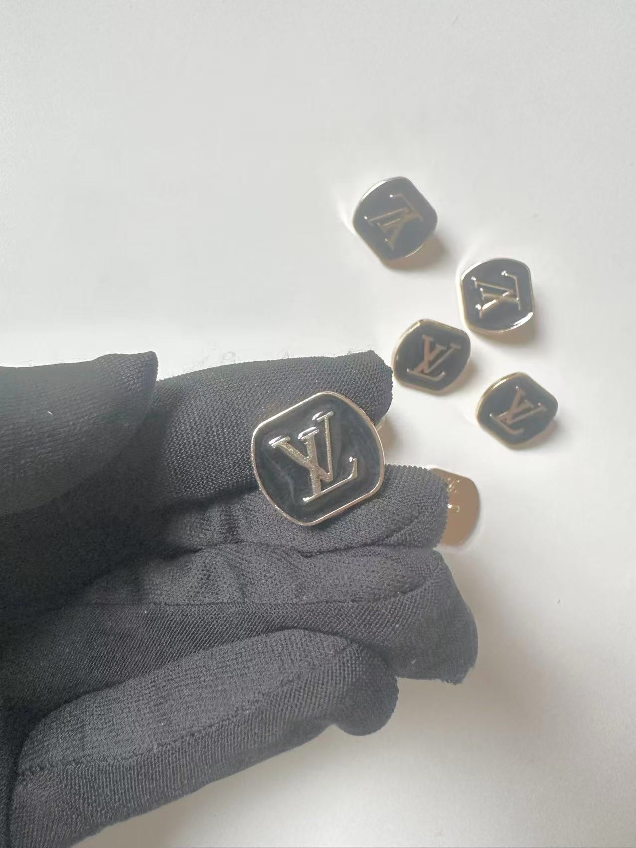 Craft 1 PC 18MM LV Handicraft Button Metal Material For Apparel(Black)