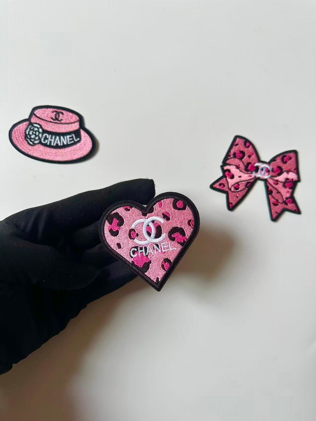 Craft Embroidery Pink Chanel Jacquard Patches For Customized Apparel