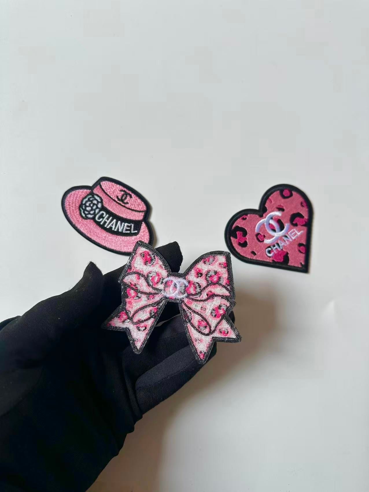 Craft Embroidery Pink Chanel Jacquard Patches For Customized Apparel